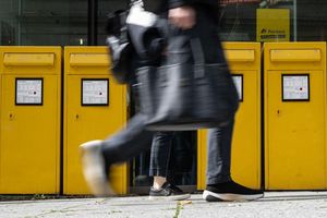 Hier stehen vier Briefkästen nebeneinander, anderswo sind sie spärlicher präsent. - Foto: Marijan Murat/dpa