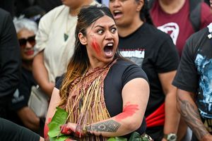 Viele Maori in Neuseeland haben ihrer Traditionen und Bräuche bewahrt. Berühmt ist etwa der rituelle Tanz «Haka». - Foto: Mark Tantrum/AP/dpa