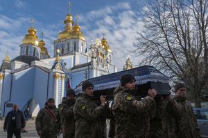 Soldatenbegräbnisse sind für die Ukraine bitterer Alltag geworden. (Archivbild) - Foto: Efrem Lukatsky/AP/dpa