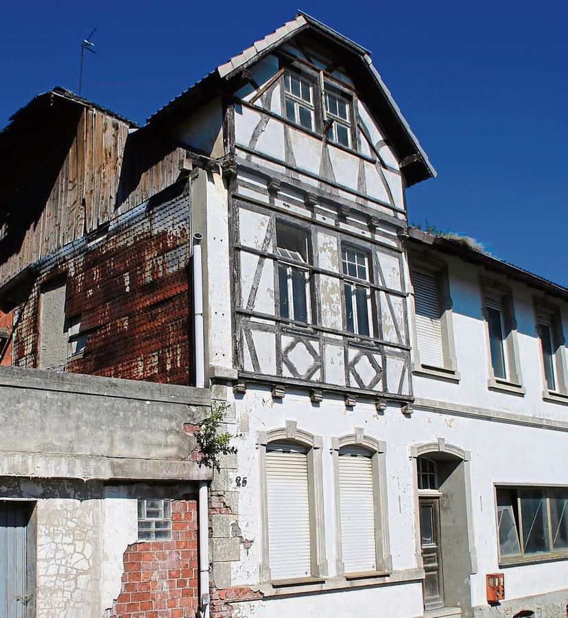 Der historische Gasthof Hellermann wurde Anfang 2017 abgerissen. Unser Foto stammt aus dem August 2016. Foto: Schönhense