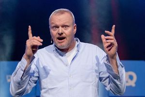 Stefan Raab kommt kurz vor Weihnachten mit einer neuen Samstagabendshow auf den Bildschirm - und hat dann namhafte Konkurrenz. (Archivbild) - Foto: Matthias Balk/dpa