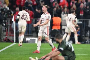 Der Moment der Befreiung und Erlösung: Joshua Kimmich (M) beim Jubel nach dem ganz späten Ausgleichstor des FC Bayern. - Foto: Sven Hoppe/dpa