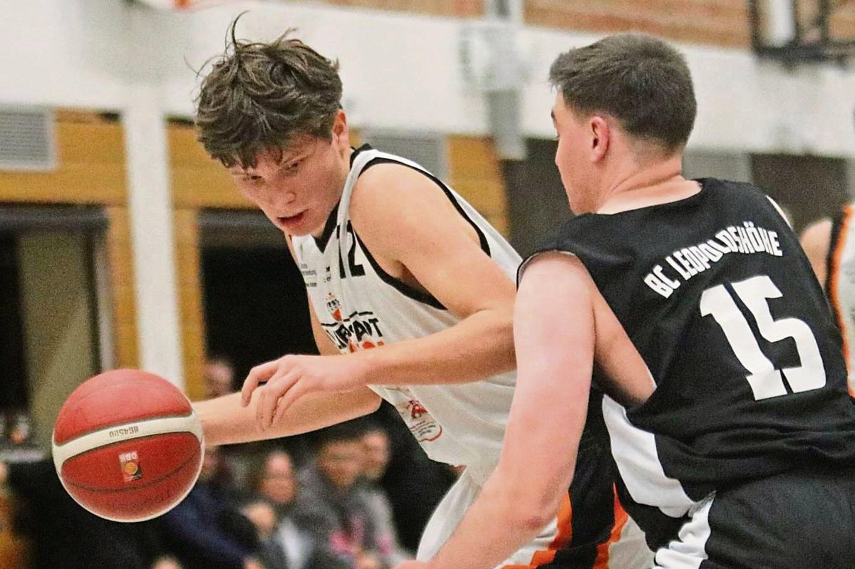 Die Oberliga-Basketballer des LTV Lippstadt (in Weiß) peilen im Heimspiel gegen den Tabellennachbarn SG Telgte-Wolbeck ihren vierten Saisonsieg an und hoffen dabei auf die Unterstützung ihrer Fans. Foto: Wiegand