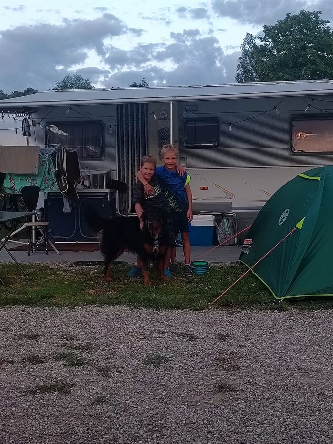 Ob im Wohnwagen oder im Zelt: Camping macht Spaß. Fotos: Schapke