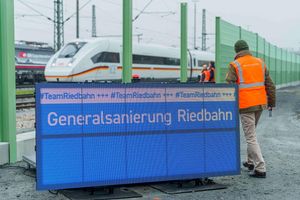 Riedbahn soll schon am Samstag wieder öffnen - Foto: Andreas Arnold/dpa