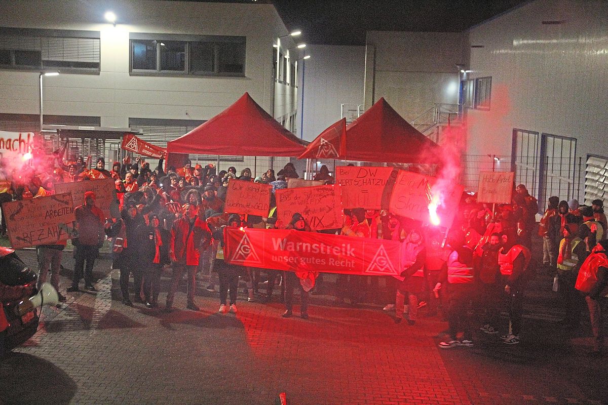 Bei Druckguss Westfalen traten die Beschäftigten am Morgen des Nikolaustags in den Warnstreik. Foto: Schwade