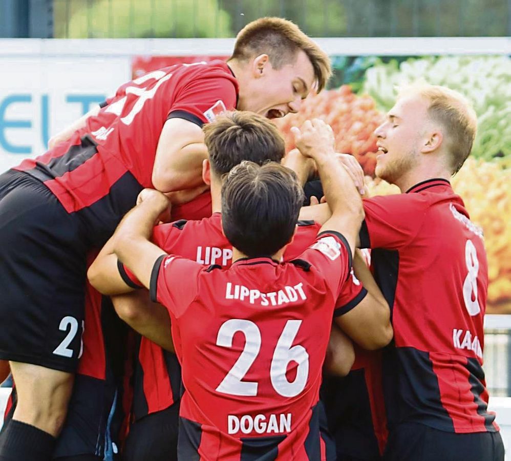 Endlich mal wieder jubeln wollen die Fußballer des SV Lippstadt nach vier Partien ohne Sieg. Allerdings wartet im Heimspiel gegen Gievenbeck eine schwierige Aufgabe. Foto: Lütkehaus