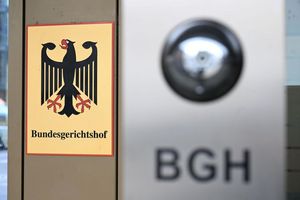 Schon 2021 erklärte der BGH bestimmte Vertragsklauseln in den Geschäftsbedingungen von Sparkassen und Banken für unwirksam. (Archivbild) - Foto: Uli Deck/dpa