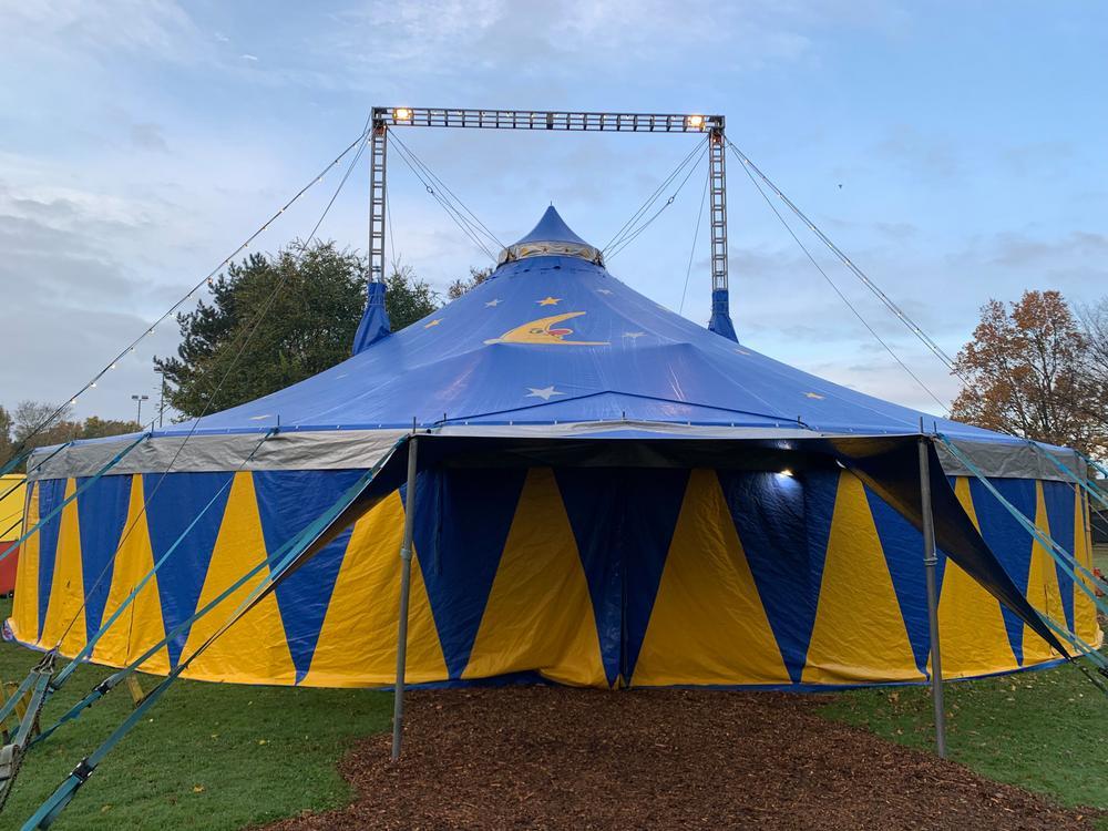 Das Zelt vom Circus Tausendtraum Foto: Moses