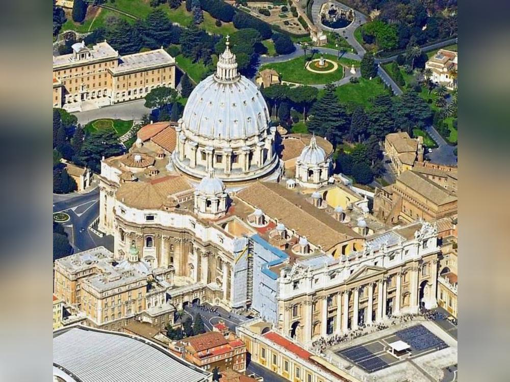 Der Petersdom mit Michelangelos imposanter Kuppel aus der Vogelperspektive. Archivfoto: dpa