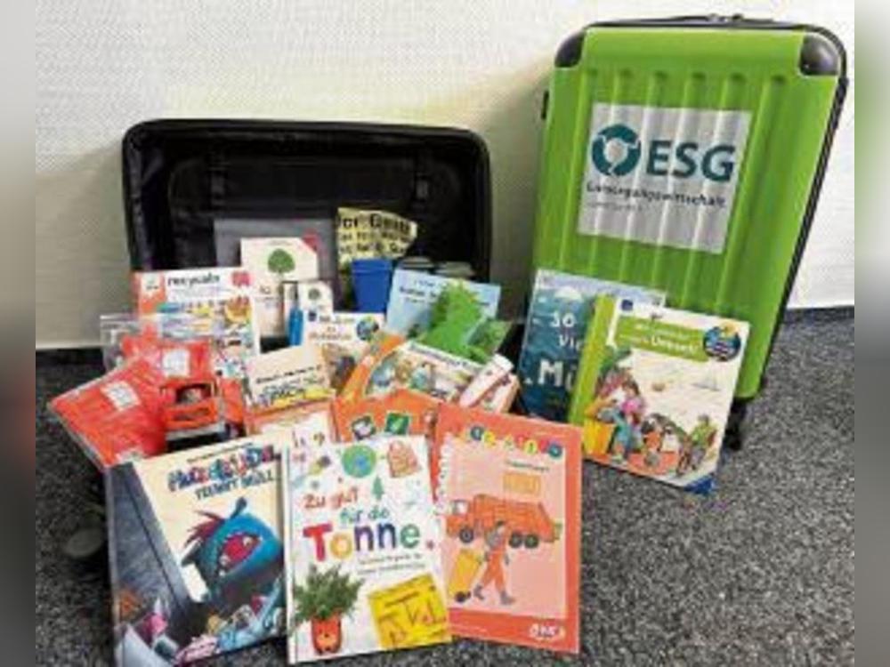 Die ESG verleiht zwei Materialkoffer für die Umweltbildung in Kindergärten im Kreis Soest.