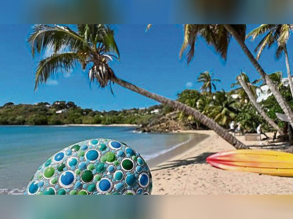 Die Gestaltung dieses Horner Steins passt farblich zum karibischen Strand von Antigua. Fotos: www.horn-millinghausen.de