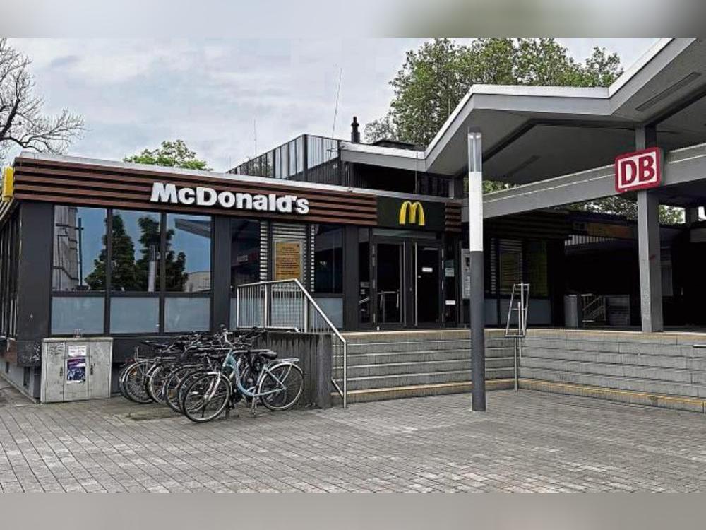 Wie es für das ehemalige McDonald’s-Restaurant am Bahnhof weitergeht – noch ungewiss. Archivfoto: Cegelski
