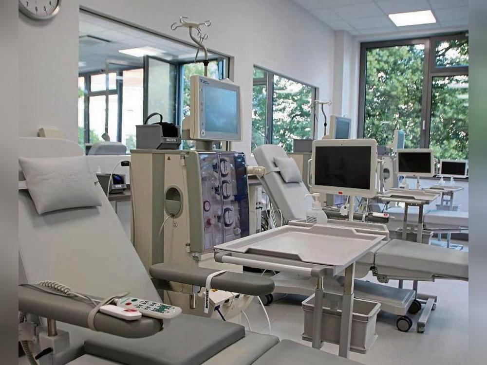 Helle Behandlungsräume und modernste Dialysetechnik: 44 Plätze stehen im Dialysezentrum am Soesttor 17 für die Behandlung von Patienten zur Verfügung. Fotos: Cegelski