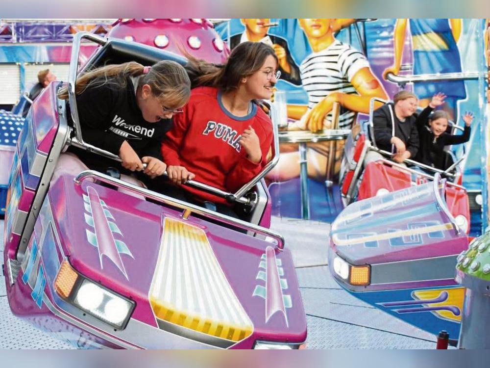 Bei den Fahrgeschäften setzt das Orga-Team der Schlosskirmes auf Klassiker – zum Beispiel den Break-Dancer. Archivfoto: Giannakis