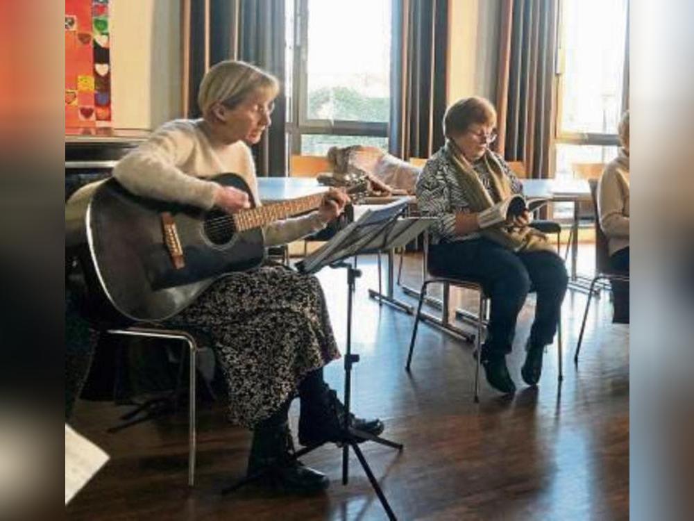 Interessierte sind beim offenen Singen willkommen.