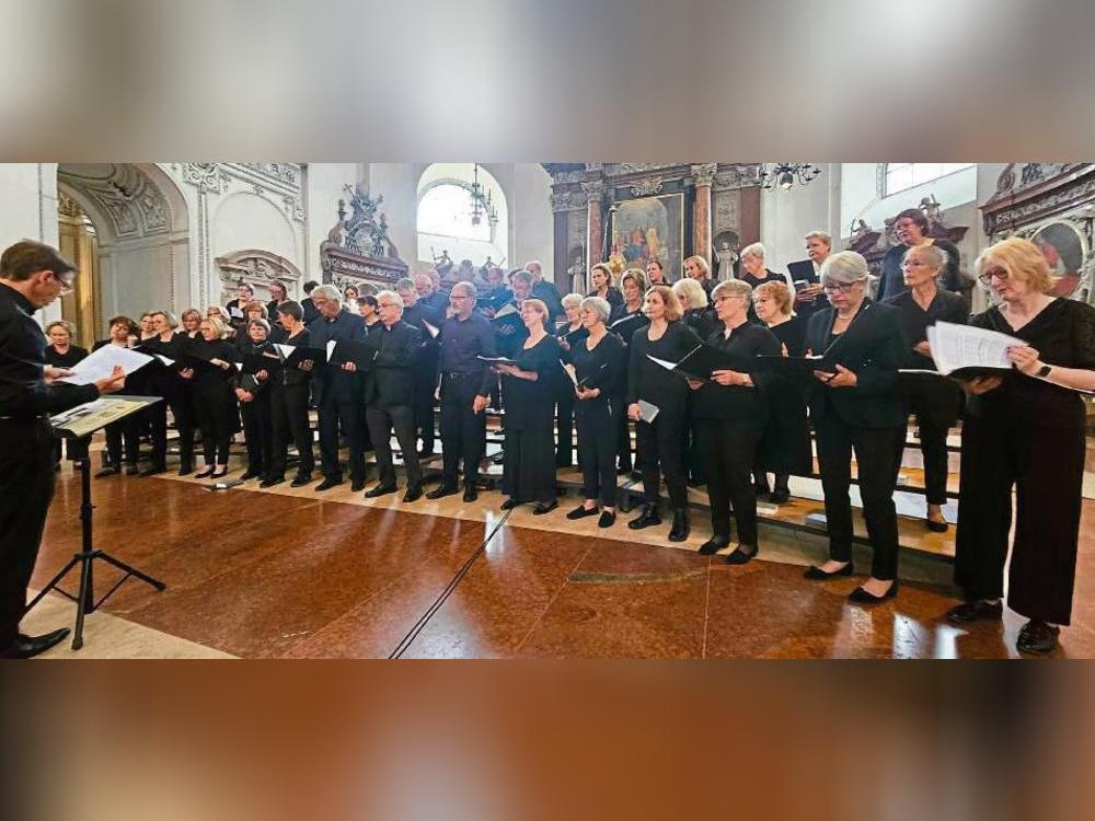 Auf seiner Konzertreise gestaltete der Konzertchor ein Hochamt im Salzburger Dom.