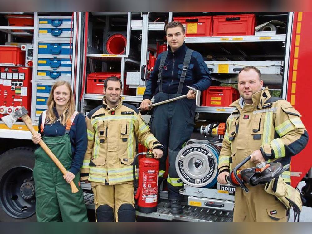 Victoria, Marius, Hannes und Chris (v.l.) starteten vor zwei Jahren ihre Grundausbildung bei der Anröchter Feuerwehr. Foto: Meschede