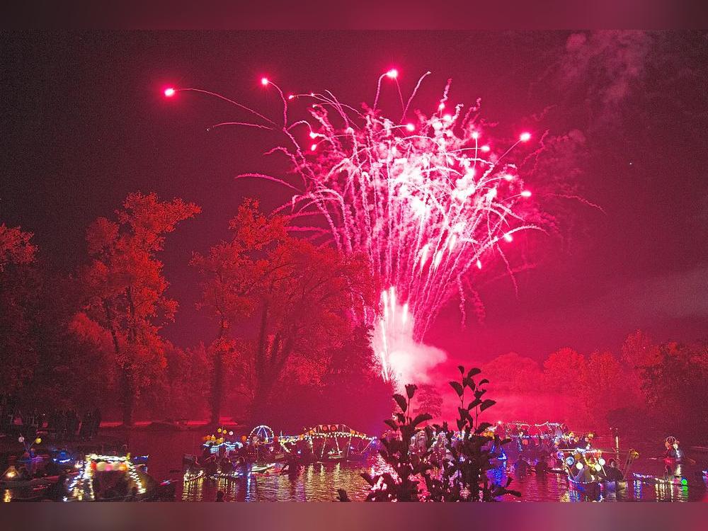 Wasser- und Lichtspektakel gibt's am Dienstag, 22. Oktober, ab 19 Uhr im Grünen Winkel. 