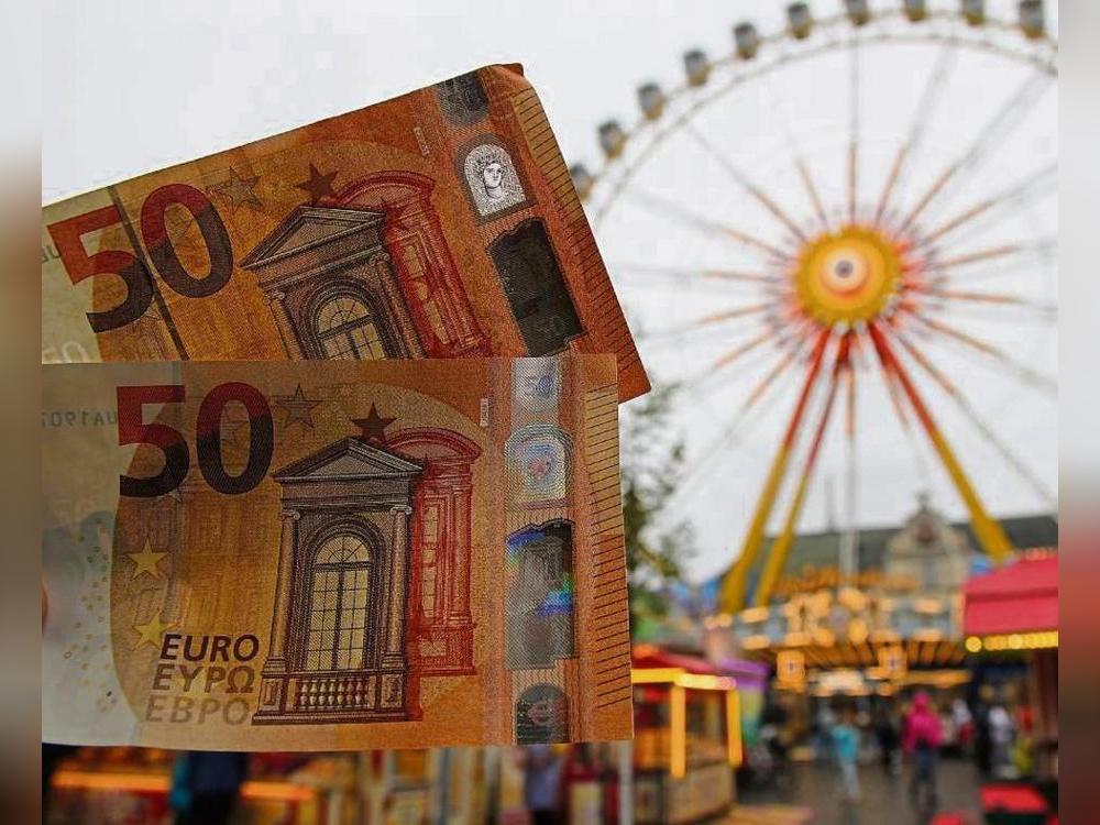 Gebrannte Mandeln hier, Reibekuchen da: Auch auf der Lippstädter Herbstwoche kommt an einem unbeschwerten Kirmes-Tag schnell eine stolze Summe zusammen. Foto: Puls