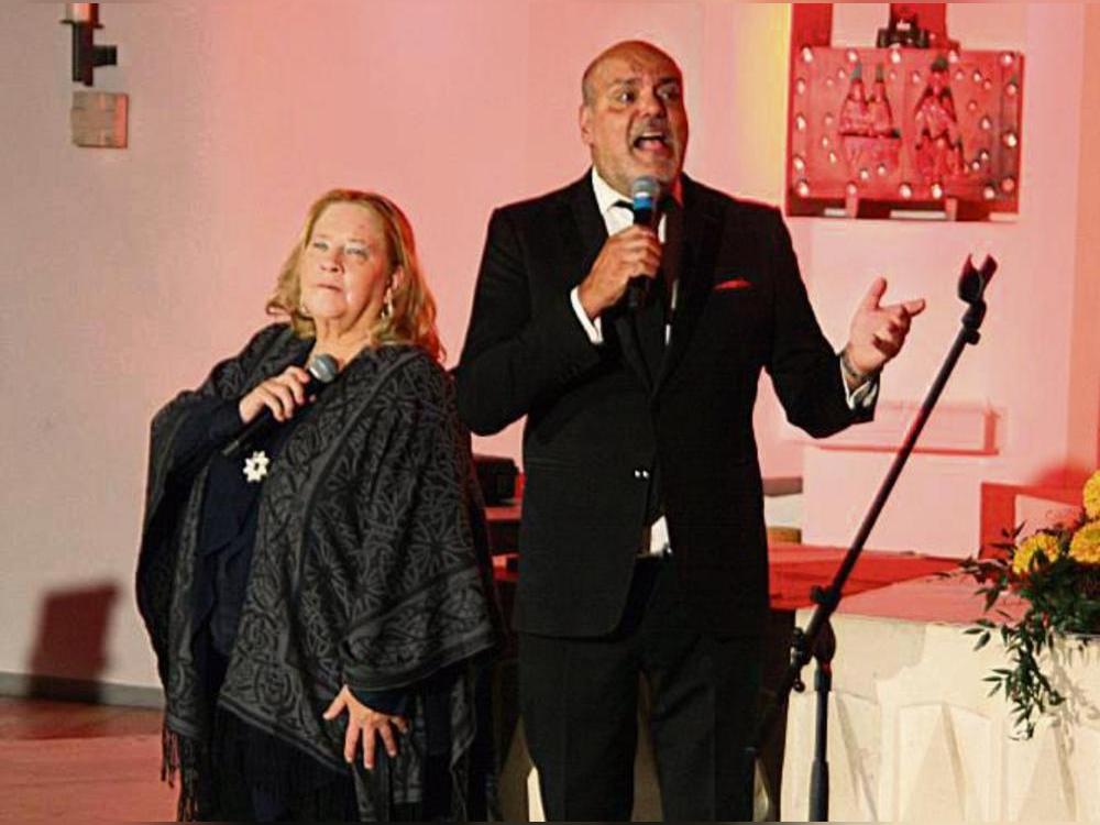 Kathy Kelly und Jay Alexander begeisterten in der Lippstädter Piuskirche mit ihren grandiosen Stimmen. Foto: Wissing