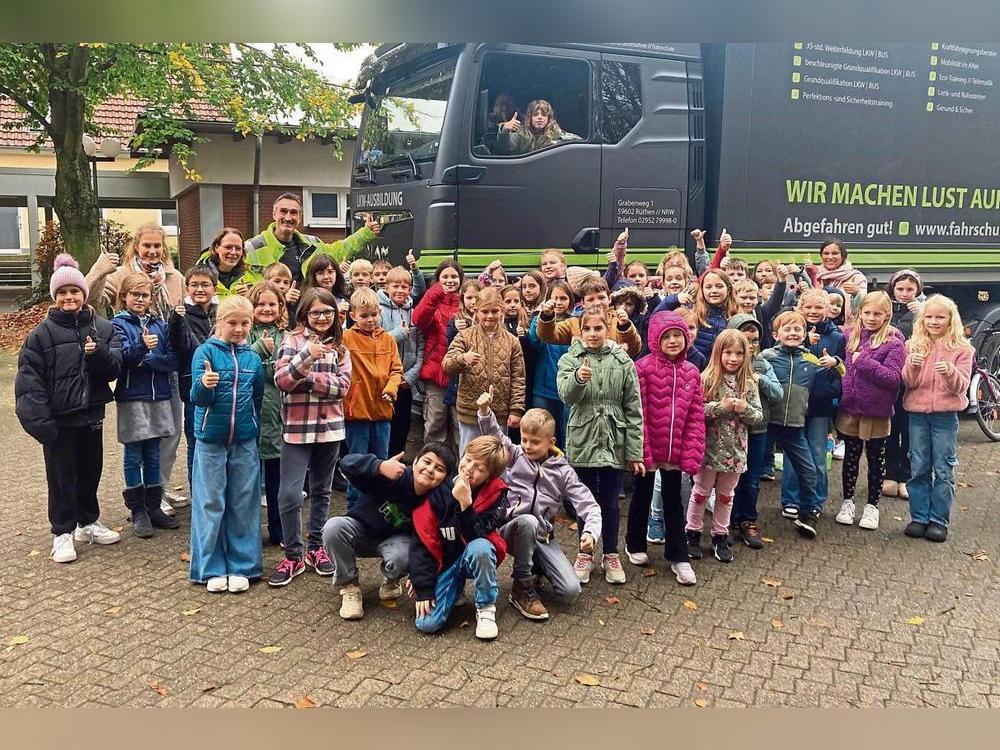 Sichtlich viel Spaß hatten die Oestereider Grundschüler während der Schulweg-Aktion mit der Fahrschule Gödde. Foto: Frenz