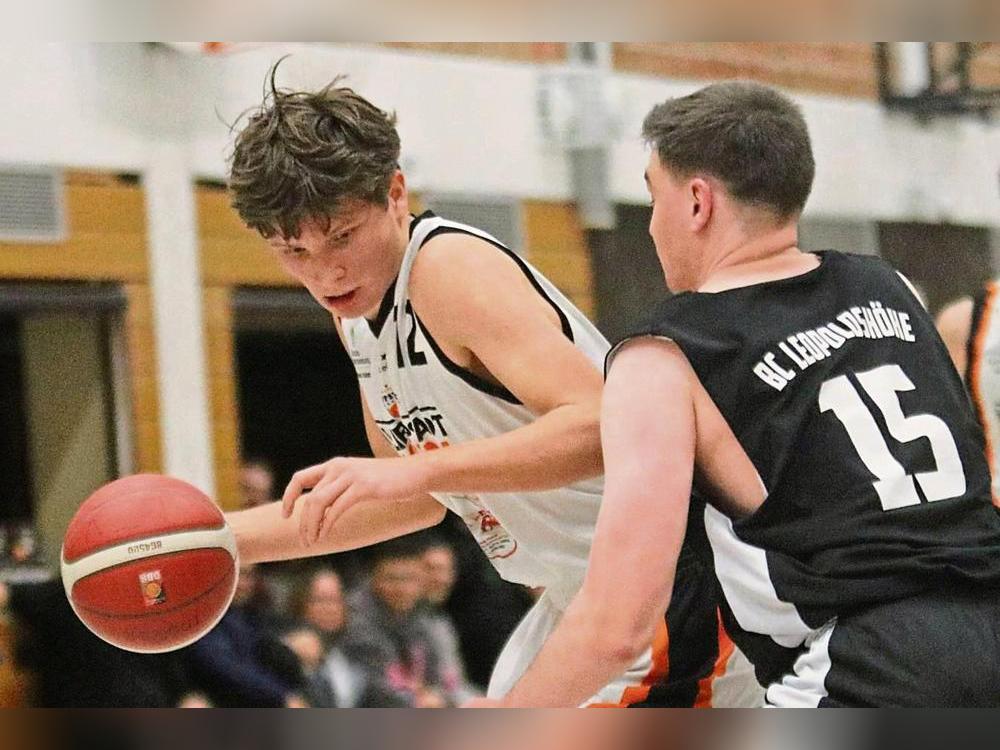 Die Oberliga-Basketballer des LTV Lippstadt (in Weiß) peilen im Heimspiel gegen den Tabellennachbarn SG Telgte-Wolbeck ihren vierten Saisonsieg an und hoffen dabei auf die Unterstützung ihrer Fans. Foto: Wiegand