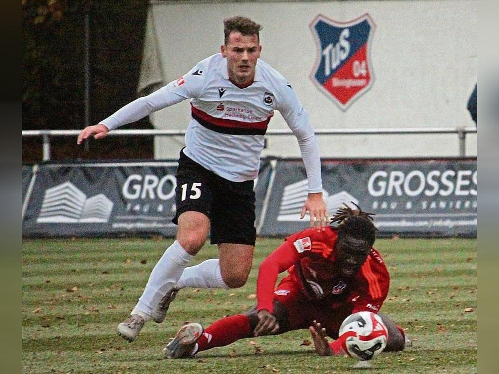 Bielefeld statt Clarholz: Auf seinen Vizekapitän Janik Steringer (l.) muss der SV Lippstadt im Heimspiel gegen die Victoria aus beruflichen Gründen verzichten. Dennoch wollen die Gastgeber ihren Gegner unbedingt niederringen. Foto: Heinke