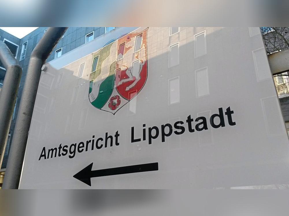 In einem Prozess vor dem Lippstädter Amtsgericht muss geklärt werden, ob ein Vater seine Ex-Frau überfahren wollte - oder ob alles doch ganz anders war. 