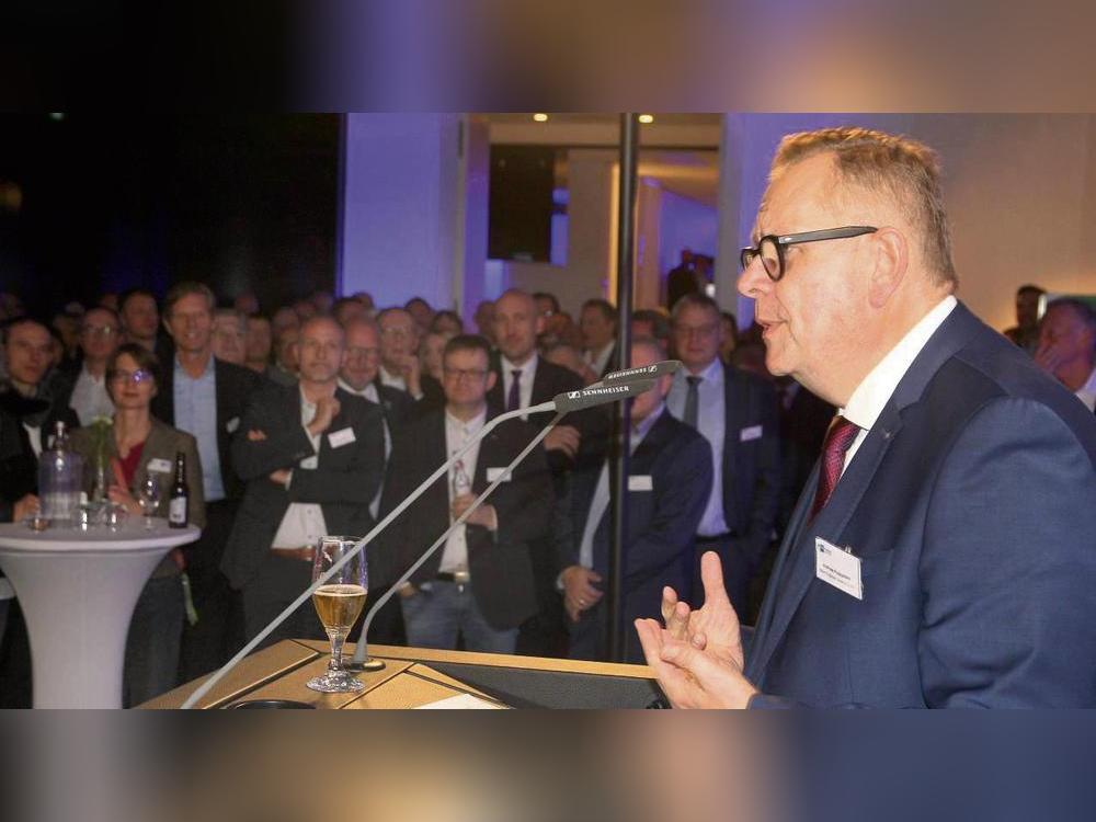 Vor rund 300 Gästen sprach am Freitagabend IHK-Präsident Andreas Knappstein beim Jahresempfang. Foto: Schwade