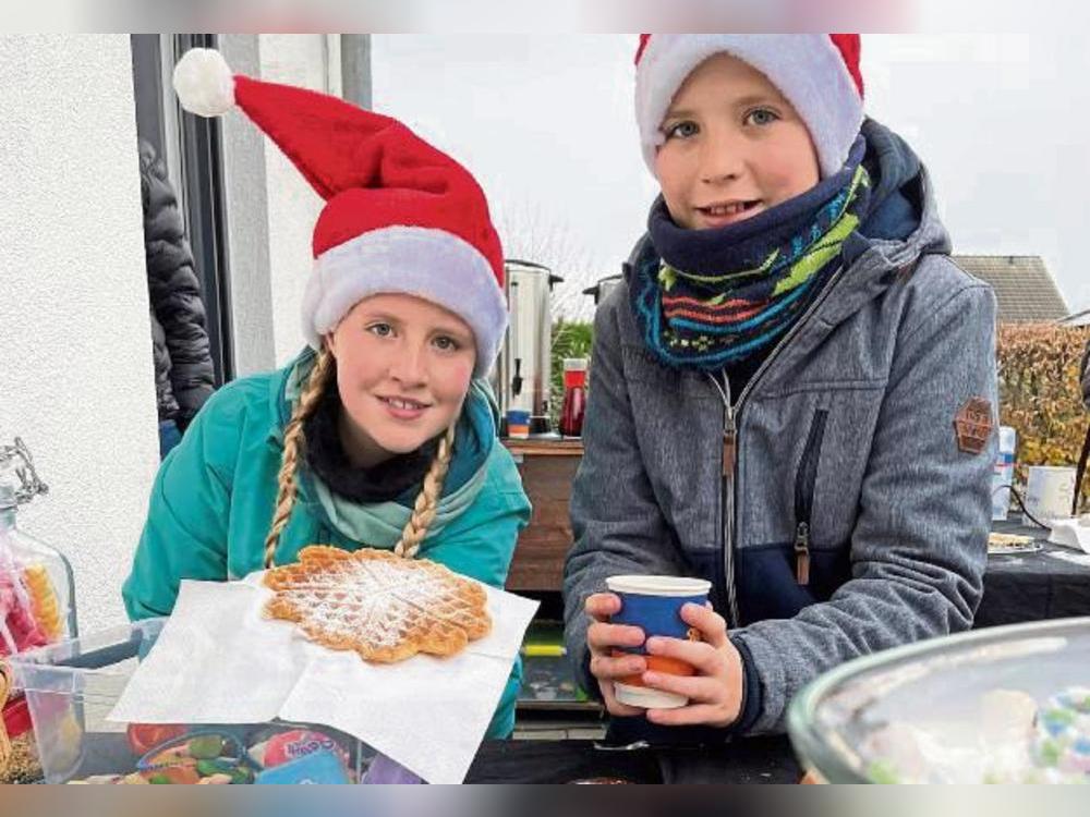 Leni und Ben Blömeke öffneten die Gartenpforte, um Spenden für den guten Zweck zu sammeln. Foto: Björn Winkelmann