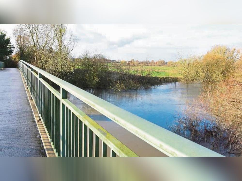 Den Auenerlebnisturm, der rechts der Brücke geplant war, wird es nicht geben. Über die Brücke führt der Römer-Lippe-Routen-Radweg. Fotos: Karin Hillebrand