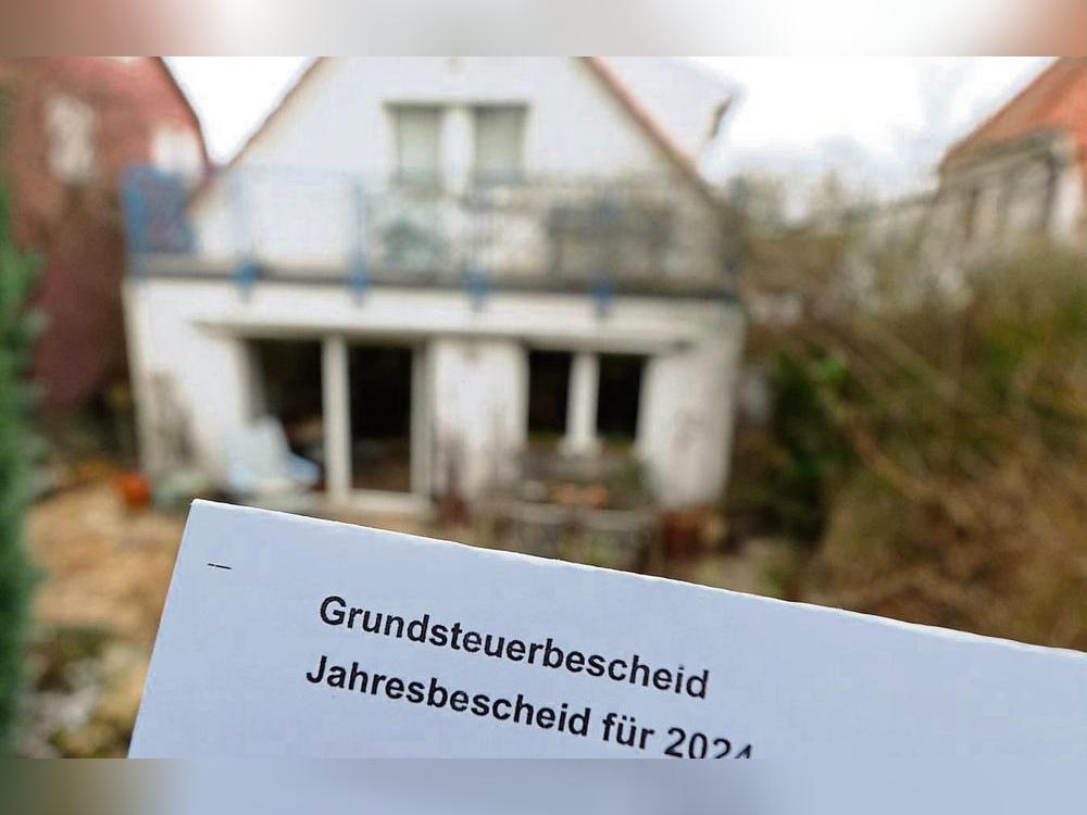 Der Anröchter Rat sprach sich jetzt mehrheitlich für den differenzierten Hebesatz bei der Grundsteuer B aus, um das Wohneigentum nicht noch stärker zu belasten. Foto: dpa