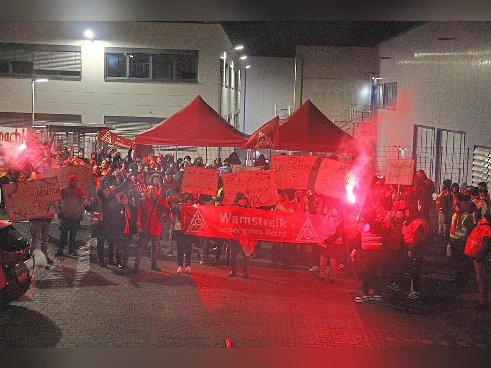 Bei Druckguss Westfalen traten die Beschäftigten am Morgen des Nikolaustags in den Warnstreik. Foto: Schwade