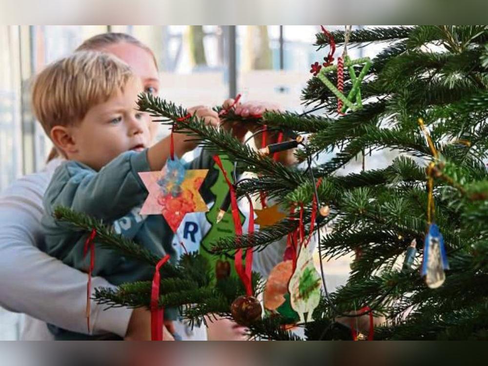 Die Stadt Erwitte bittet darum, die Weihnachtsbaum-Geschenke bis zum 17. Dezember abzugeben. Foto: Dietz