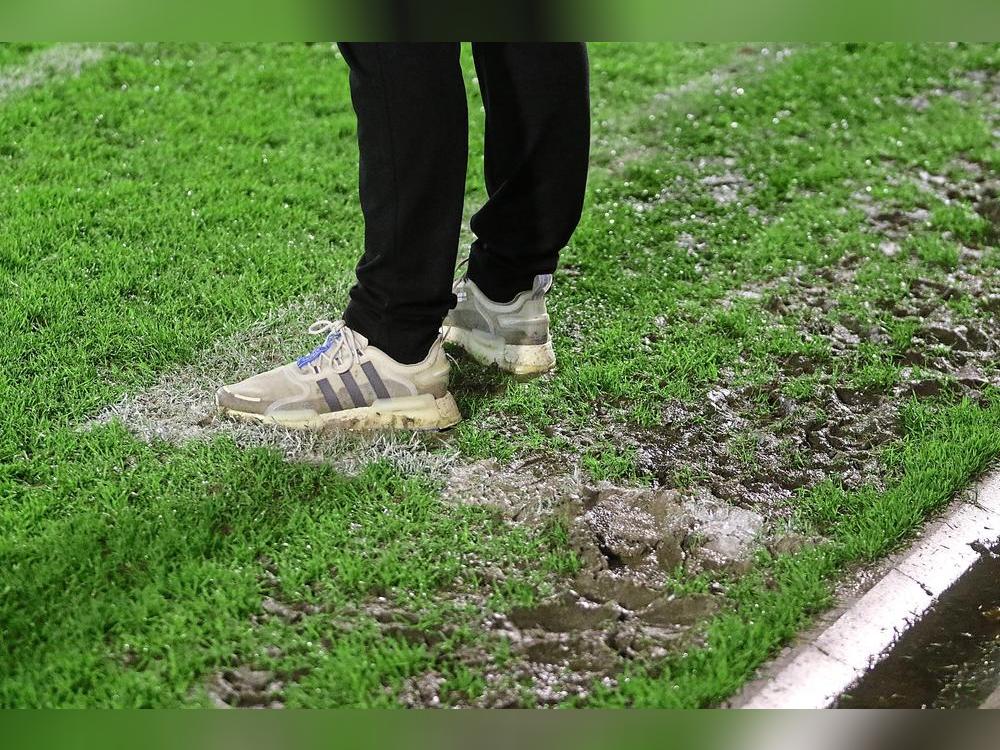 "Der Platz hat ordentlich gelitten": Dem SV Lippstadt droht die vorzeitige Winterpause. Das Heimspiel gegen Wattenscheid am Sonntag steht auf der Kippe. Foto: Lütkehaus