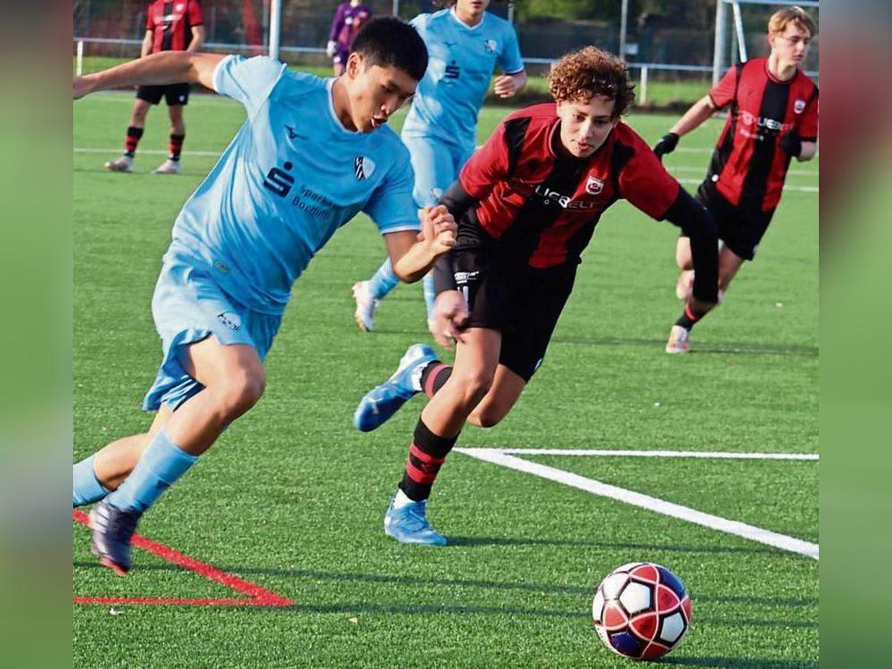 Die erste Hürde im Westfalenpokal wollen auch die B-Junioren des SV Lippstadt (in Schwarz-Rot) meistern, die beim Bezirksligisten RW Lüdenscheid zu Gast sind. Foto: Feichtinger