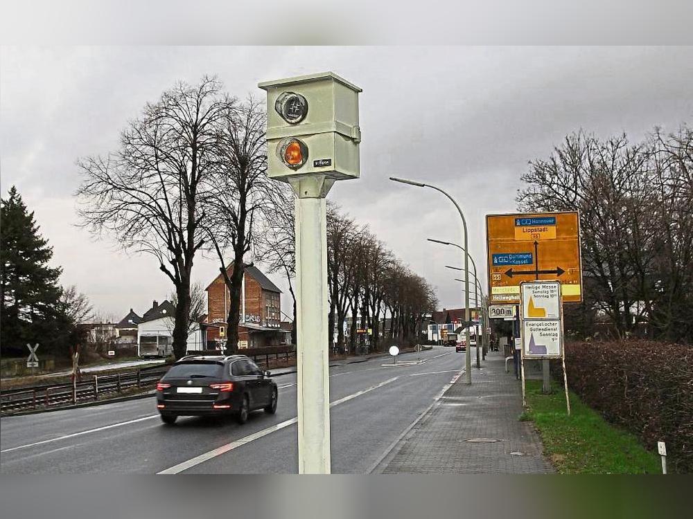 An der Bahnhofstraße in Erwitte wird pausenlos kontrolliert. Wir wollen nun wissen, auf welcher Raserstrecke im Kreis Soest unbedingt dauerhaft ein Blitzer stehen sollte? Foto: Lüke