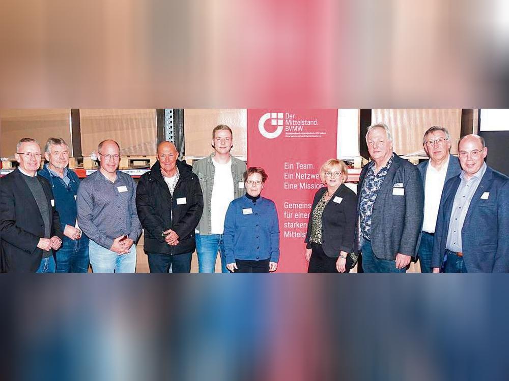 Über rund 90 Zuhörer freuten sich die Referenten beim Rüthener Firmenforum. Foto: Kloer