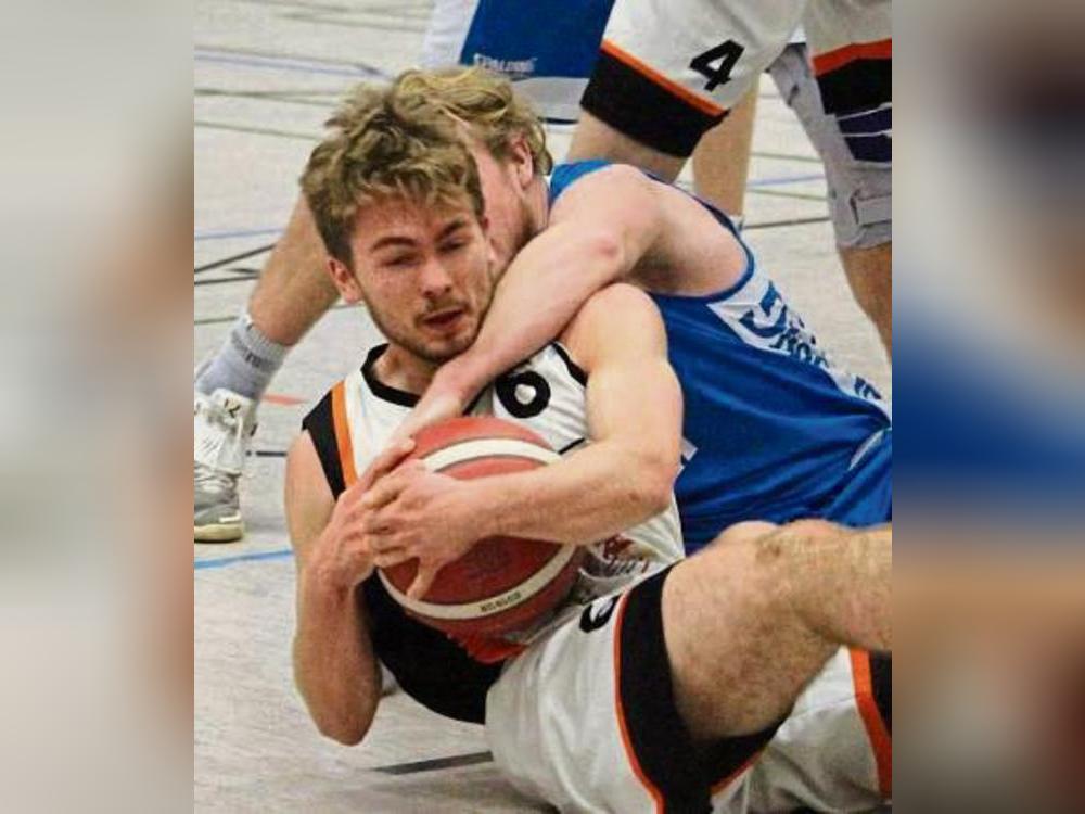 Die LTV-Basketballer (in Weiß) verloren zuletzt gegen Hiltrup (Spielszene) und in Salzkotten. In Borchen soll nun ein Sieg her. Foto: Heinke