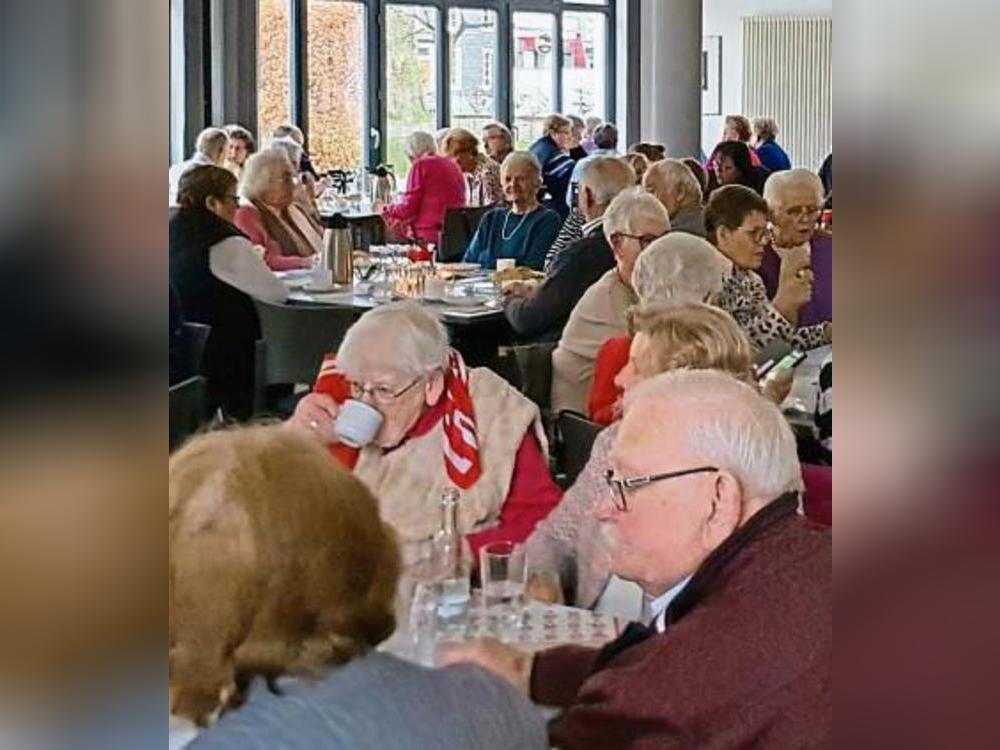 Festliche Stimmung beim Seniorennachmittag.