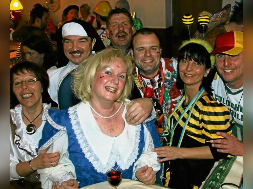 Ein Blick in närrischere Zeiten: Beim Völlinghauser Dorfkarneval war der Saal stets proppenvoll. Das soll auch wieder so werden. Archivfoto: Winkelmann