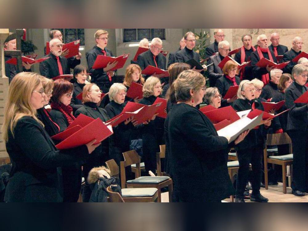 Der Große Chor der Kantorei Lippstadt beeindruckte bei der Vespermusik in der Marienkirche. Foto: Wissing