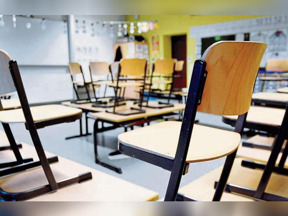 Leere Klassenzimmer sind in Erwitte und Anröchte ein eher seltener Anblick: Vergleichsweise wenige Stunden fielen im Schuljahr 2023/2024 nach Angaben des NRW-Ministeriums in den heimischen Schulen aus. Foto: dpa