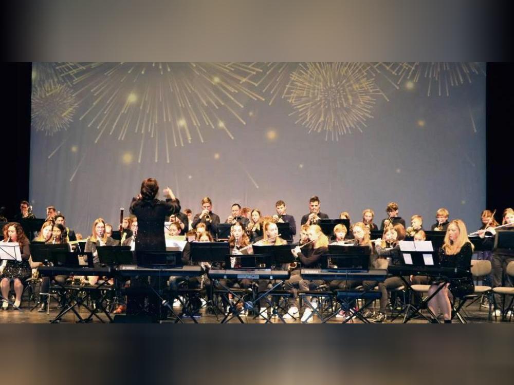 Die Ensembles und Solisten des Ostendorf-Gymnasiums präsentierten im Lippstädter Stadttheater ein buntes weihnachtliches Programm.