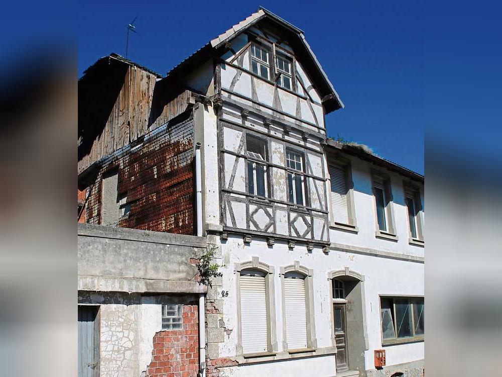 Der historische Gasthof Hellermann wurde Anfang 2017 abgerissen. Unser Foto stammt aus dem August 2016. Foto: Schönhense