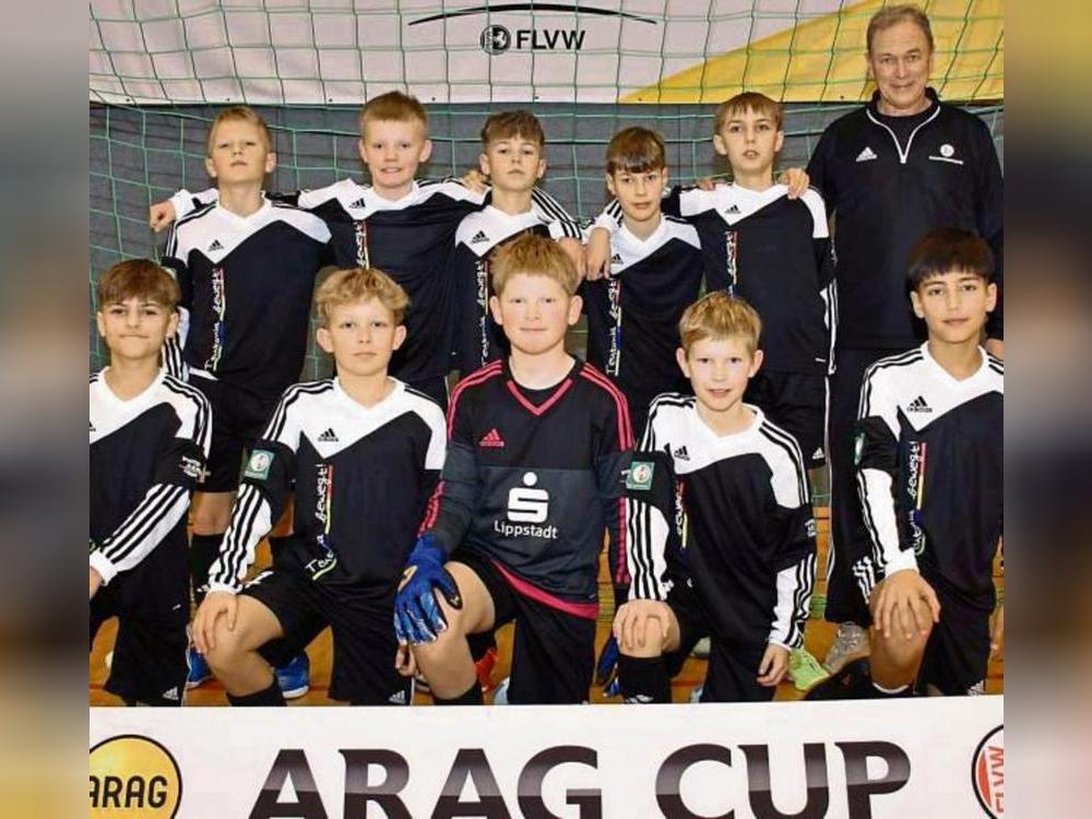 Das Lippstädter U12-Stützpunkt-Team mit seinem Trainer Thomas Pieper überzeugte beim ARAG-Cup und qualifizierte sich für die Endrunde der besten Acht.