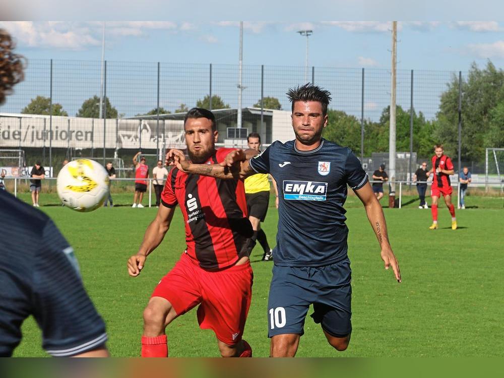 Hasan Dere (l.), defensiver Mittelfeldspieler des SV Lippstadt, kickt aktuell mit der Türkei beim Kings-Cup in Italien. Im Viertelfinale trifft der 28-Jährige auf Brasilien. Foto: Lütkehaus