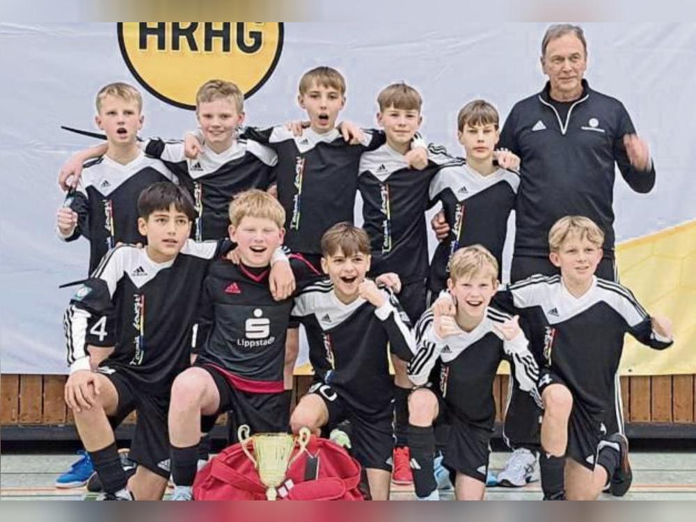 Ein starkes Turnier spielte der U12-Stützpunkt Lippstadt beim ARAG-Cup in Unna. Trainer Thomas Pieper (h.r.) war mit Platz vier mehr als zufrieden.