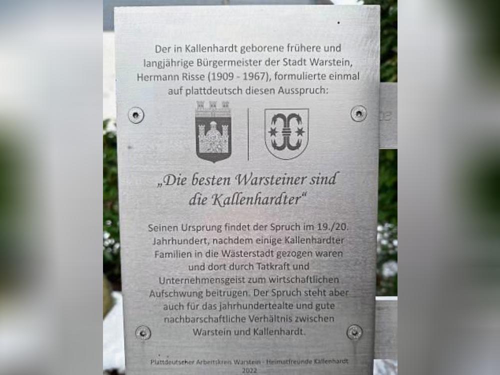 Diese Info-Tafel ist an der Holz-Stehle am Osterveldeplatz in Kallenhardt befestigt. Foto: Bsdurek